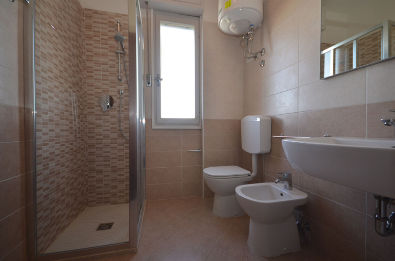 Bathroom 3, Residence Alisei, Udine