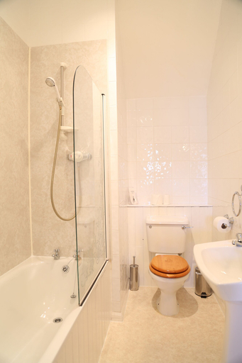 Bathroom 3, Keswick Park Hotel, Cumbria
