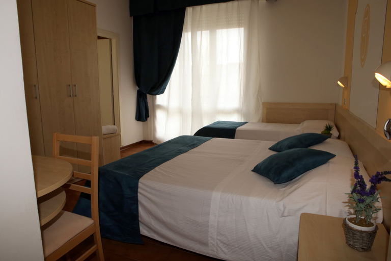 Bedroom 3, New Hotel Jolie, Rimini