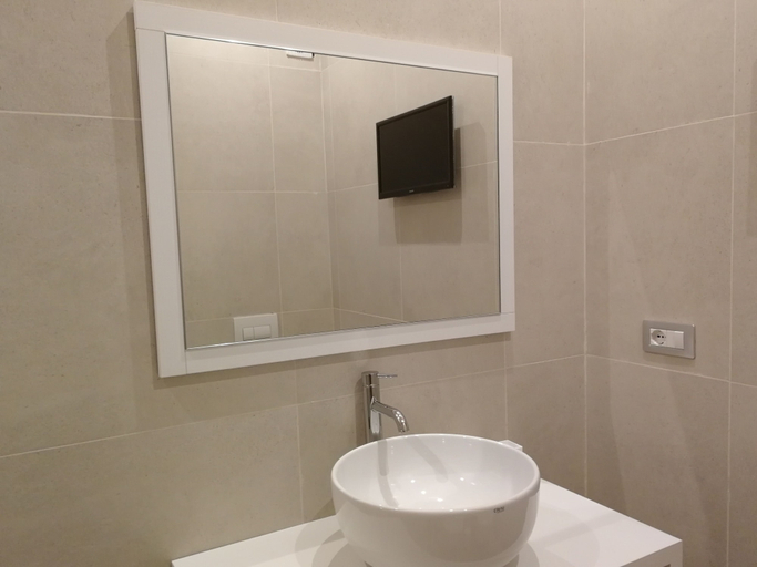 Bathroom 4, Gatto Bianco Duchessa, Bari