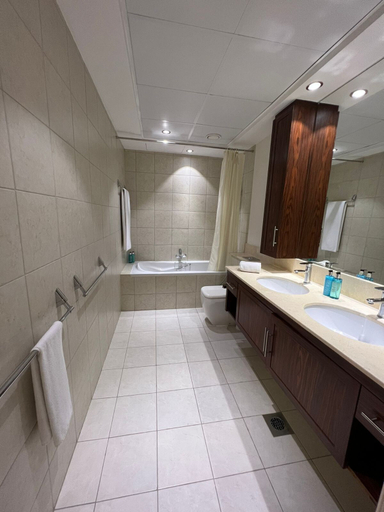 Bathroom, 2B-Burj Residence T6-304 by bnbme homes, Dubai