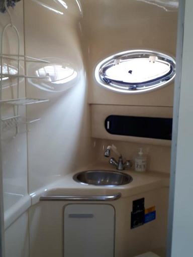 Bathroom 3, Boat Vedette Arlequin, Aude