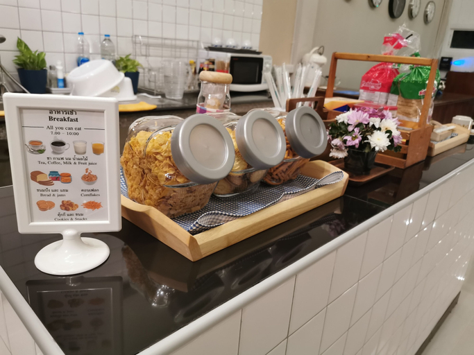 Food & Drinks 5, Napa Hostel Samrong Station, Muang Samut Prakan