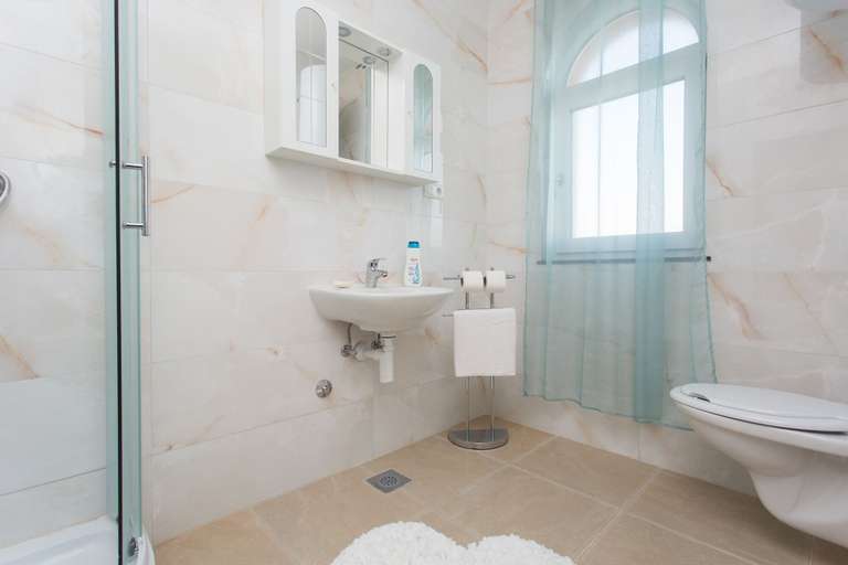 Bathroom 5, Apartments Tea & Nika, Trogir