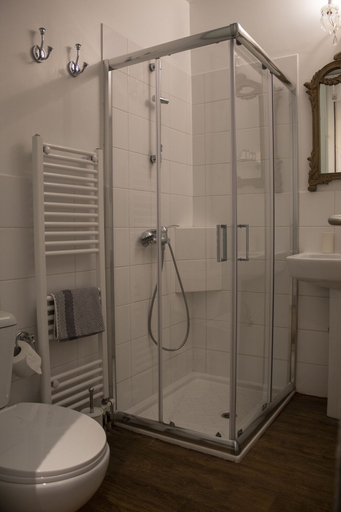 Bathroom 5, The Koukaki Residence, Attica