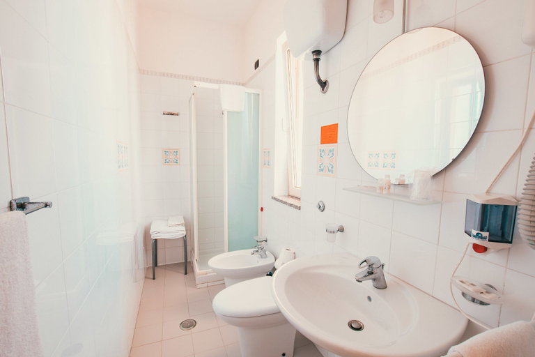 Bathroom, Apulia Hotel Corigliano Calabro, Cosenza