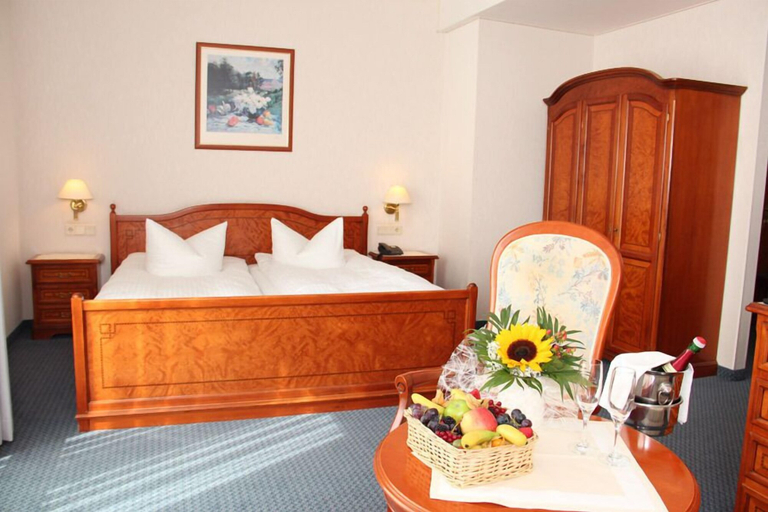 Bedroom 2, Hotel Ascania, Salzlandkreis
