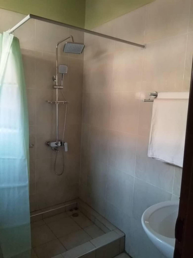 Bathroom 5, Belize Motel, Gasabo