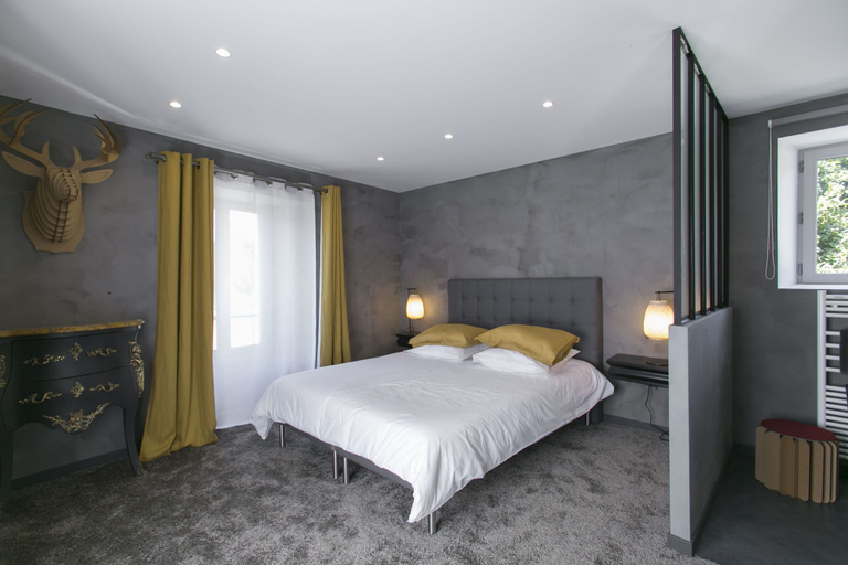 Bedroom 3, Le Presbytère de Thiverval, Yvelines