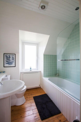 Bathroom 3, Lighthouse Cottage - Shared Facilities, Highland