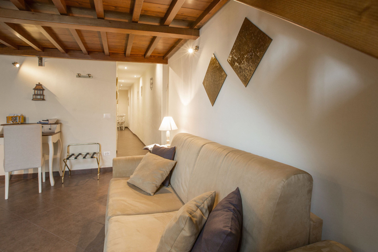 Others 5, Charming Suite Cavour Heart of Florence, Florence