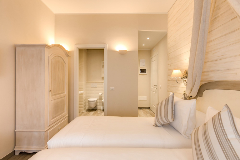 Bedroom 3, Casa Tua Vaticano Guest House, Rome