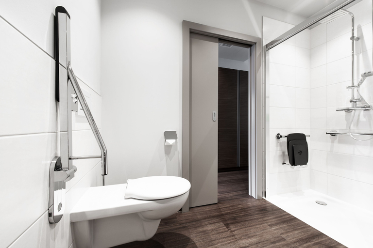 Bathroom 3, NUHR Medical - Hotel & Restaurant, Krems an der Donau Land