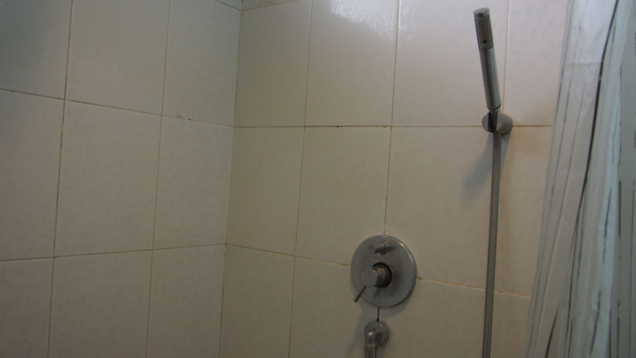 Bathroom 3, Kemang Inn, South Jakarta
