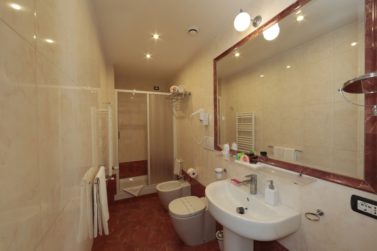 Bathroom 5, Residenza delle Arti, Rome