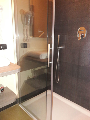 Bathroom 3, Residence Sant'Anna, Bergamo