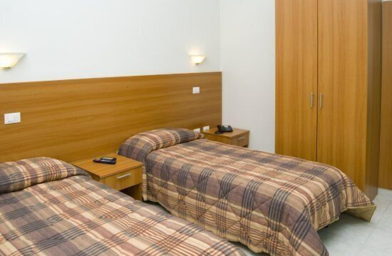 Bedroom 2, Hotel California, Rome