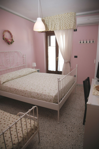 Bedroom 3, Trentinara Cilento, Salerno