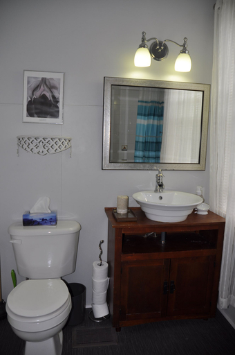 Bathroom, Moncton Suites - 81 Maple Street, Westmorland