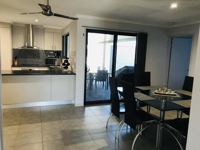 Others 4, Hervey Bay Holiday Home, Hervey Bay - Pt A