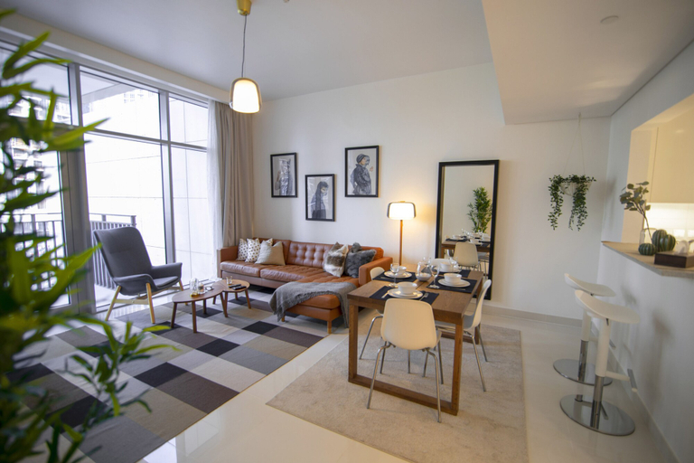 Living area 3, Elegant Apt With Balcony Minutes from Burj Khalifa, Dubai