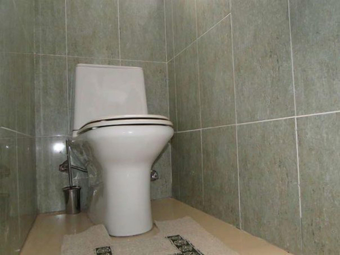 Bathroom 4, Calabash Green Executive Apartments, Accra