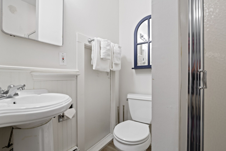 Bathroom 4, Westbrook Inn B&B, Middlesex
