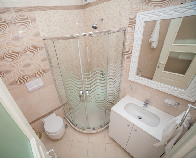 Bathroom 4, Diamond Hill, Vlorës