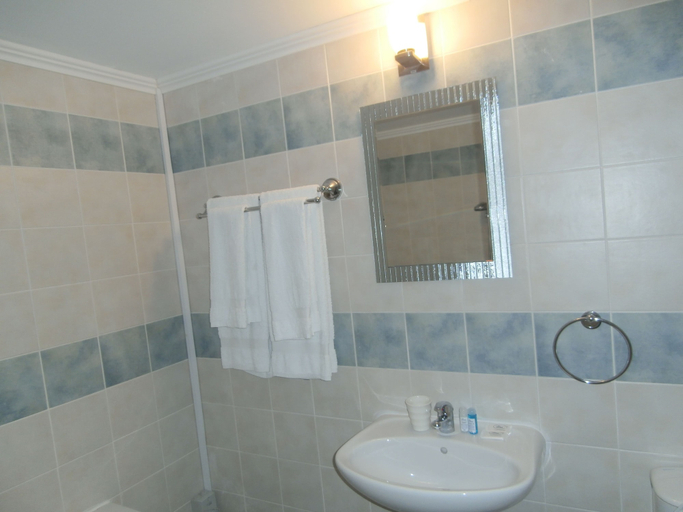 Bathroom 3, Elyssia Hotel