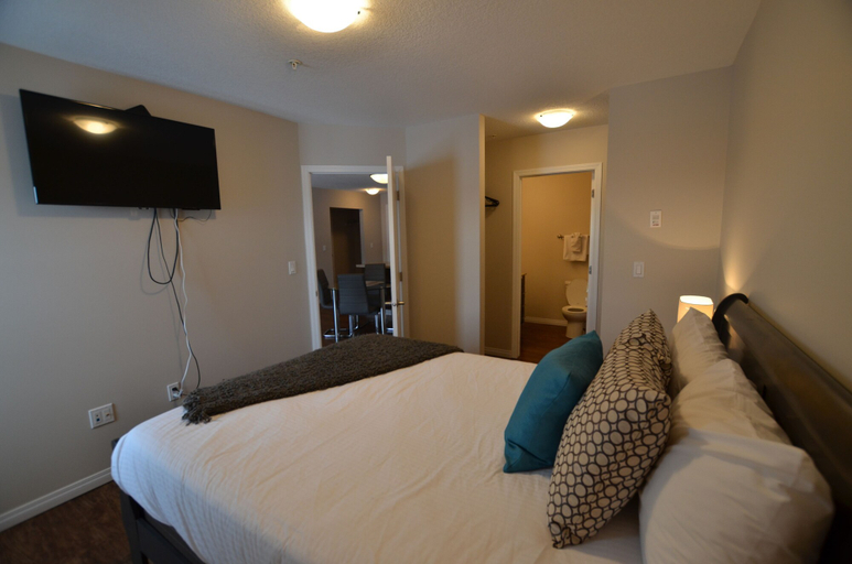 Bedroom 3, Eaglemont Manor, Division No. 11