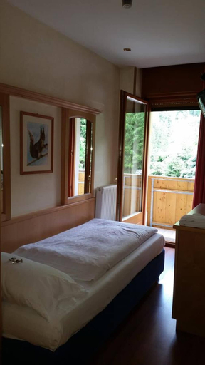 Bedroom 4, Chalet Brigitte, Belluno