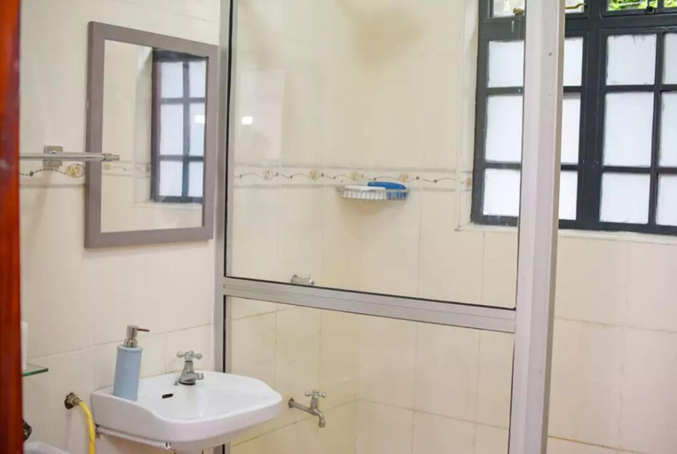Bathroom 3, The White Lantern, Dagoretti North