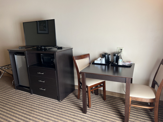 Others 5, The Putney Inn, Windham