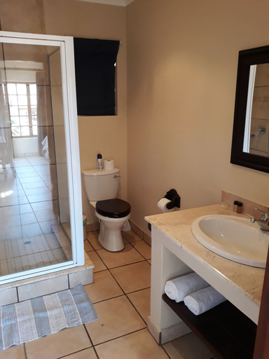 Bathroom 4, Joan's Bed & Breakfast, eThekwini