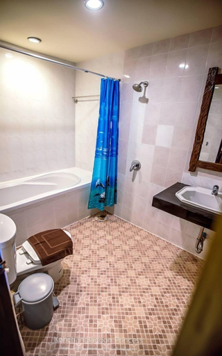 Bathroom 4, KohChang Lagoon Princess, Koh Chang