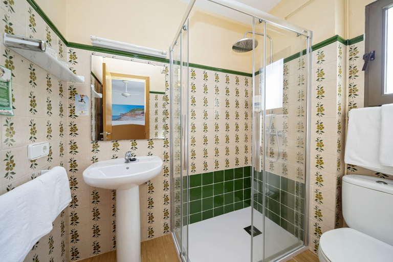 Bathroom 5, Hostal Manolita, Baleares