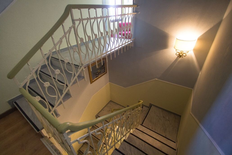 Others 5, Hotel Marinella, Savona