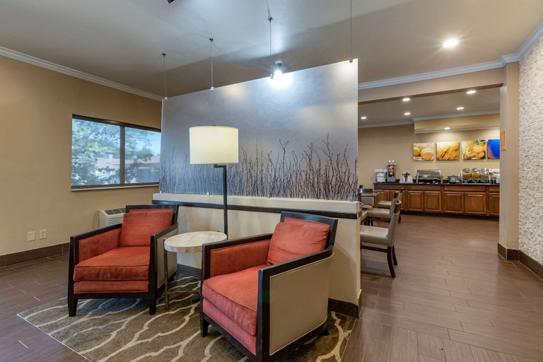 Others 5, Comfort Inn & Suites Waterloo - Cedar Falls, Black Hawk