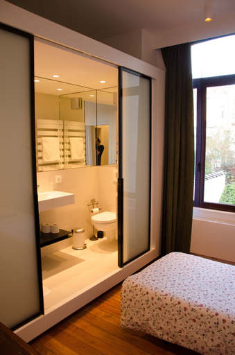Bedroom 4, Albert Molière, Bruxelles