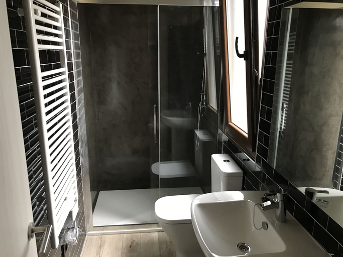 Bathroom 3, Cabañas la Senda de los Elefantes, Cantabria