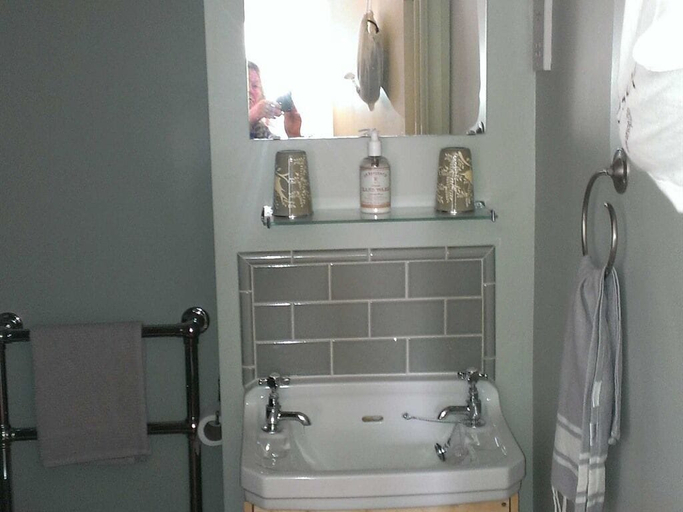 Bathroom 3, Iolanthe, London