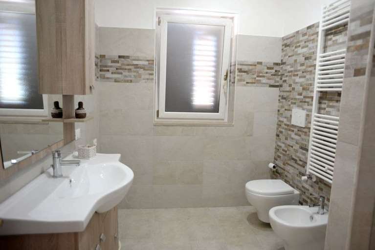 Bathroom, Trullo del Regista, Taranto