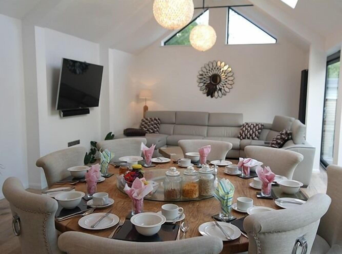 Others 4, Bay Tree House, Dorset