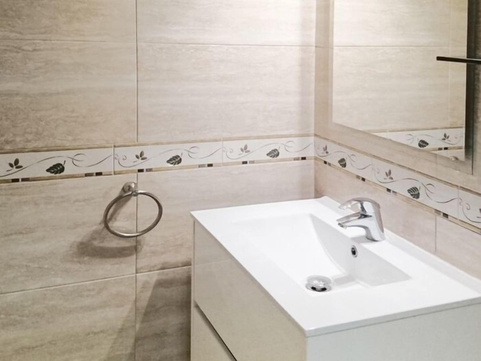Bathroom 4, Apartamentos Salats 24, Girona