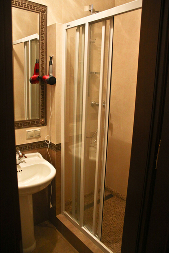Bathroom 3, British Club Lviv, L'vivs'ka