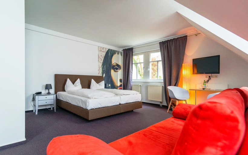Bedroom 3, Landhotel Schloss Sörgenloch, Mainz-Bingen