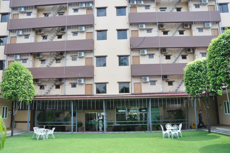 Exterior & Views 2, Green Leaf Hotel, Yangon