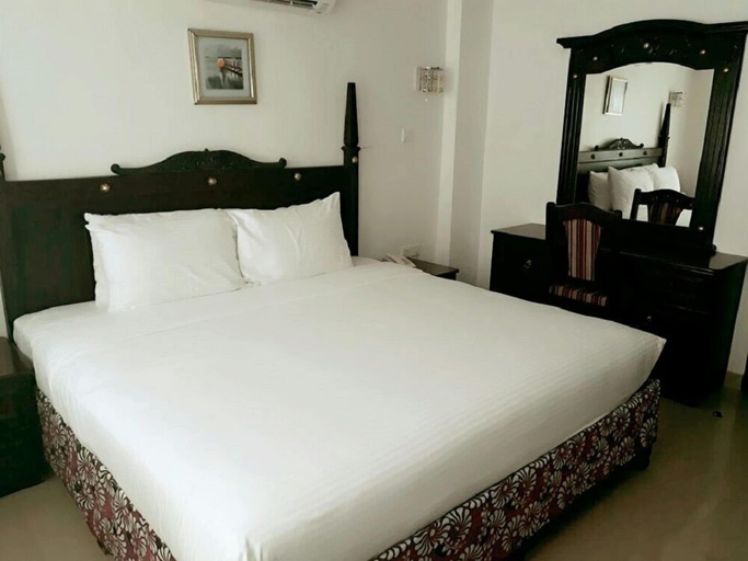 Bedroom 2, Palace Hotel Apartment, Bausher
