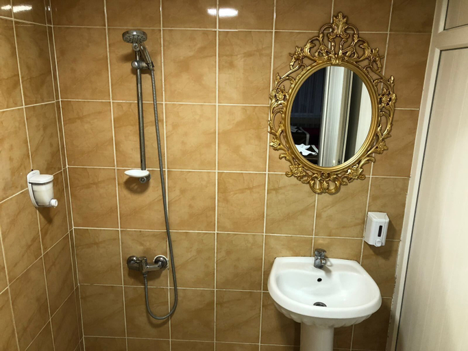 Bathroom 4, Hotel Metropol, Fatih