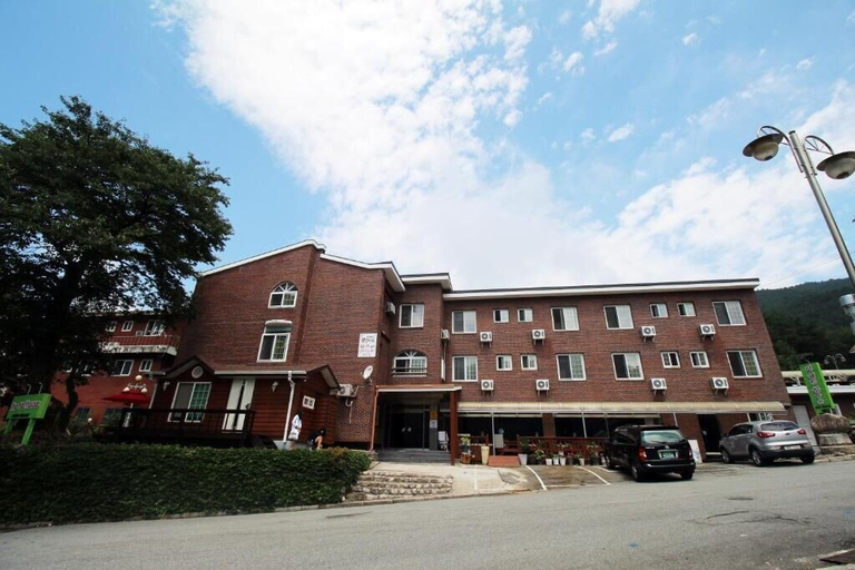 Exterior & Views 1, THE RED HOUSE - Hostel, Sokcho